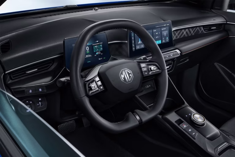 MG3 Hybrid + steering wheel 2 (1)